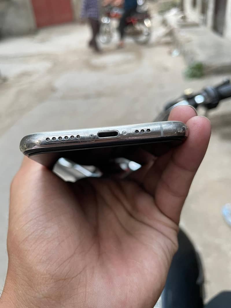 Apple iPhone XS 4