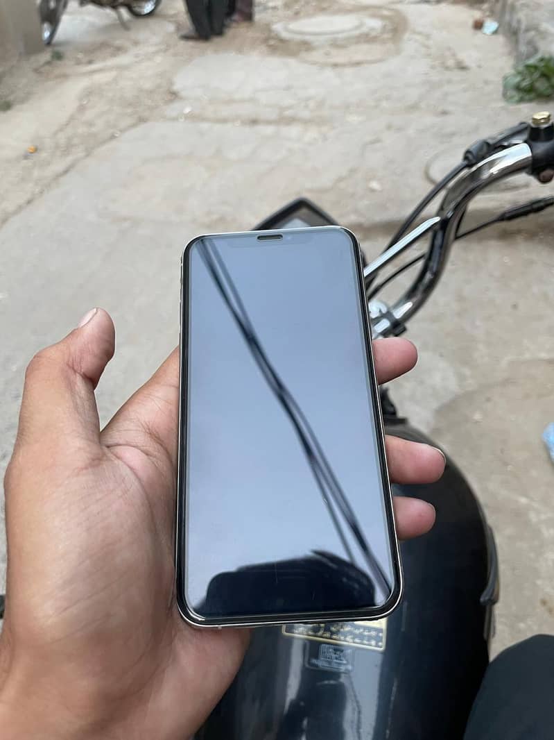Apple iPhone XS 5
