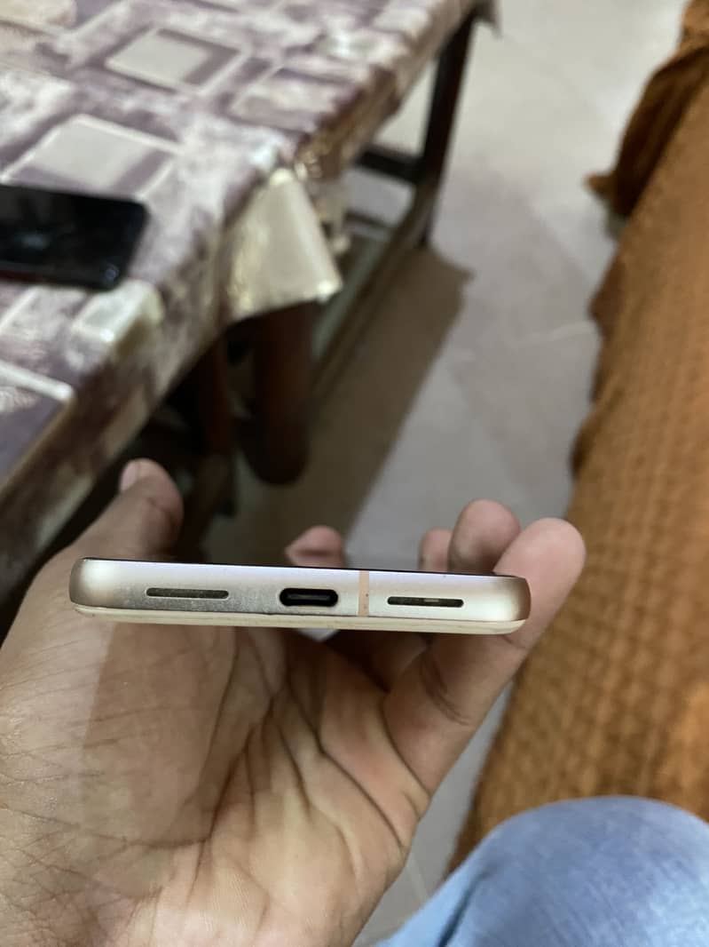 Google Pixel 8 4