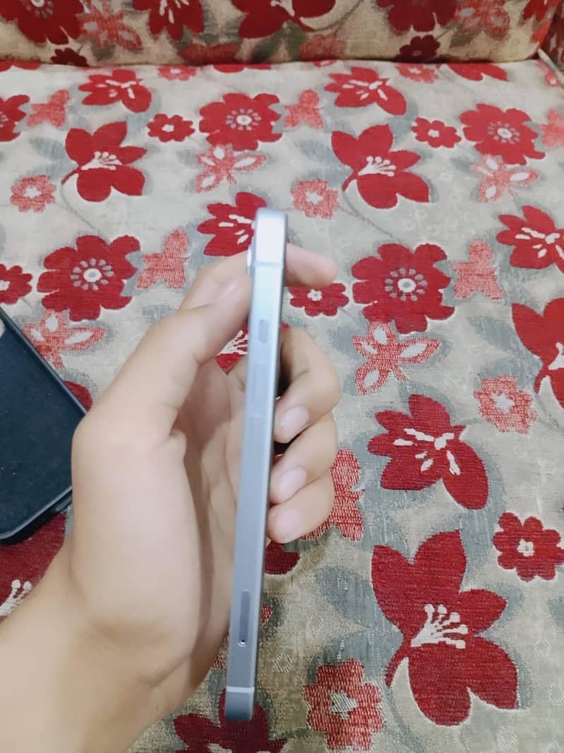 Apple iPhone 15 simple 1