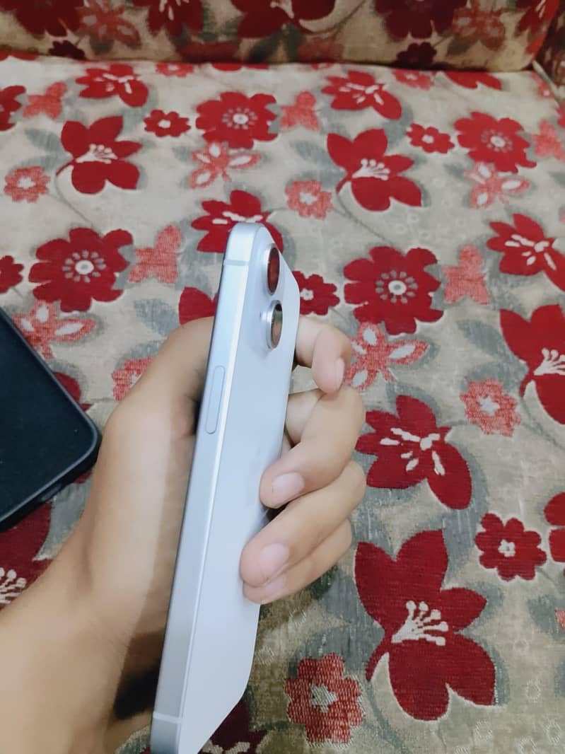 Apple iPhone 15 simple 2