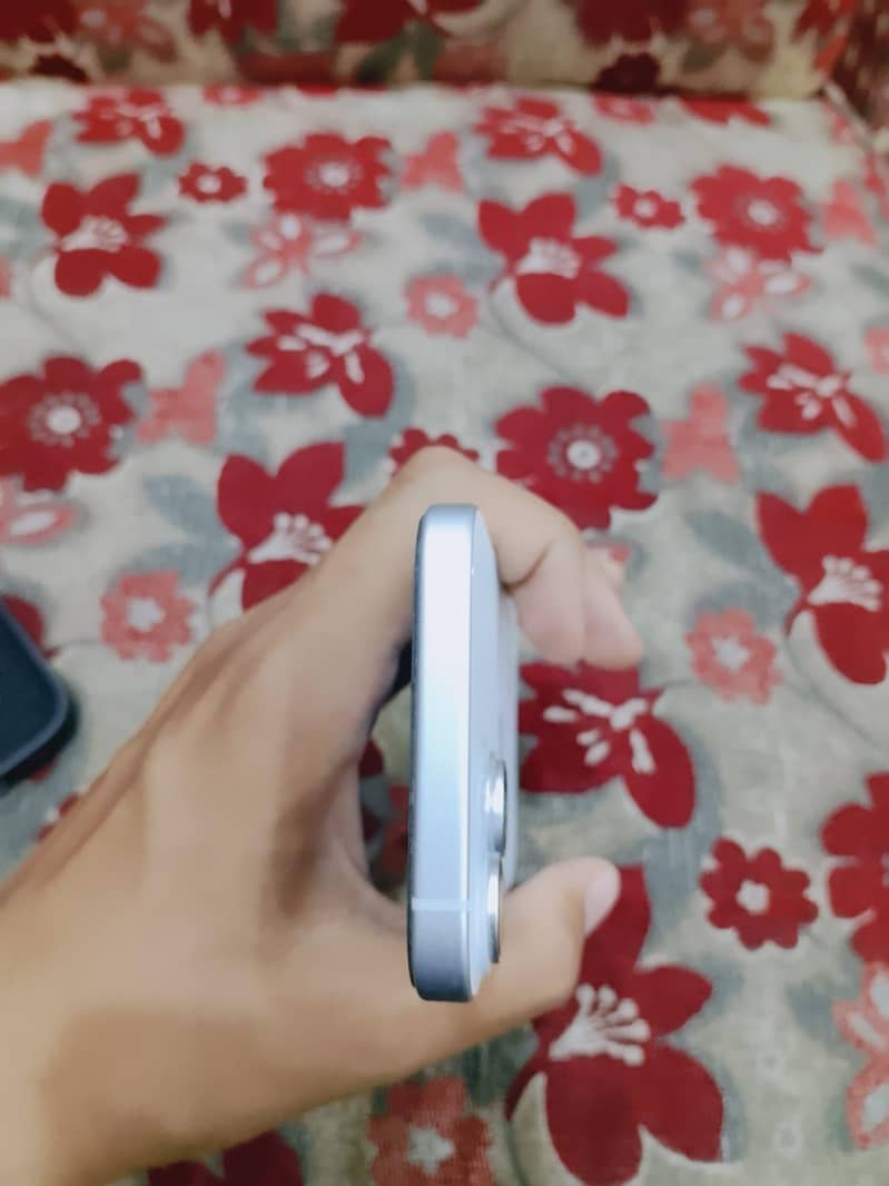 Apple iPhone 15 simple 3