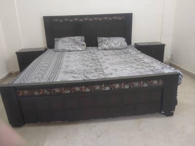 Double bed with mattress and sides table's