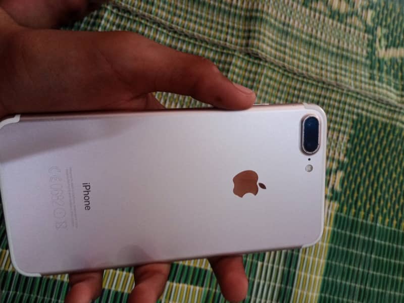 Apple iPhone 7 Plus 3
