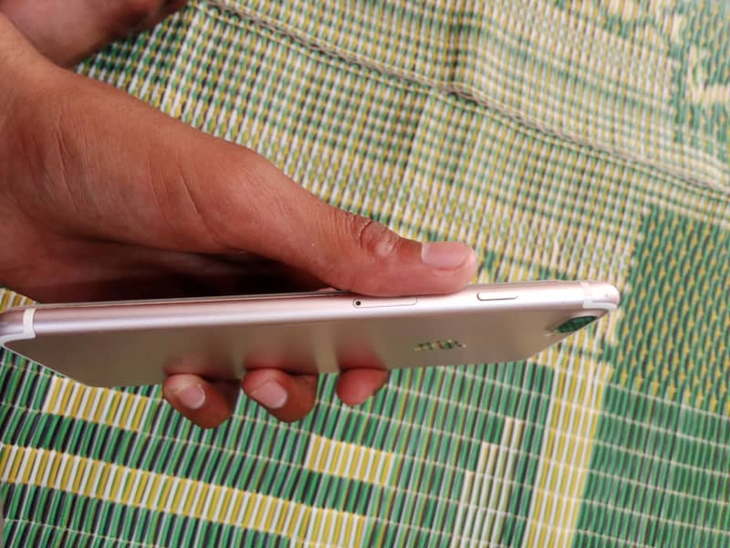 Apple iPhone 7 Plus 4