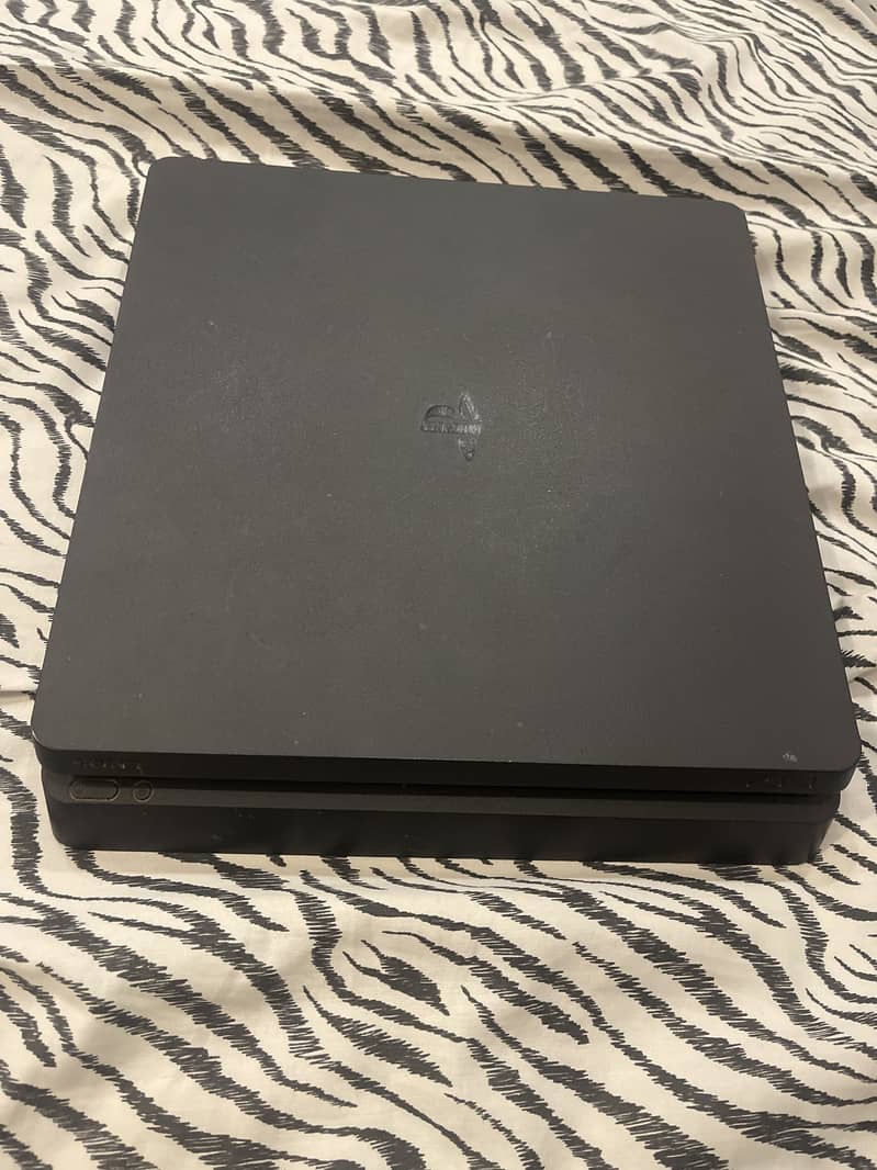 PS4 slim 0