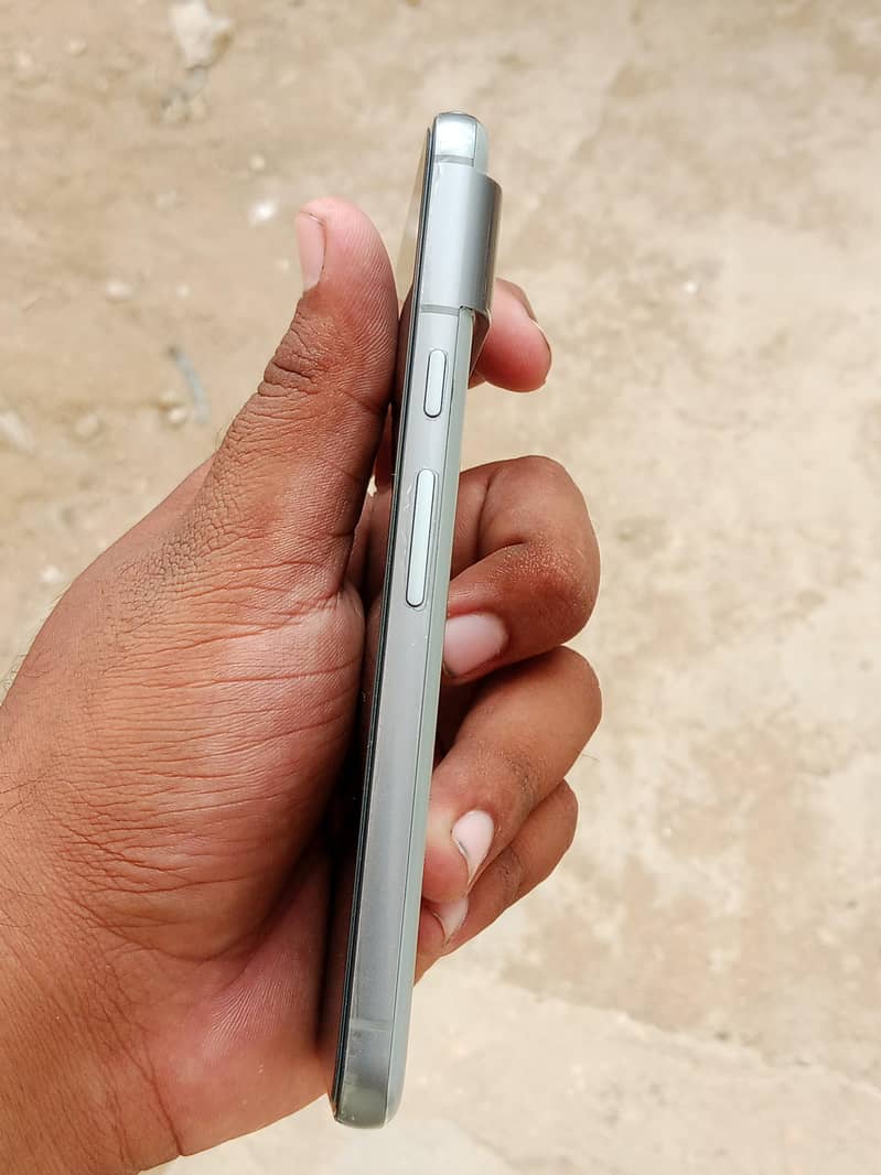 Google Pixel 8 5