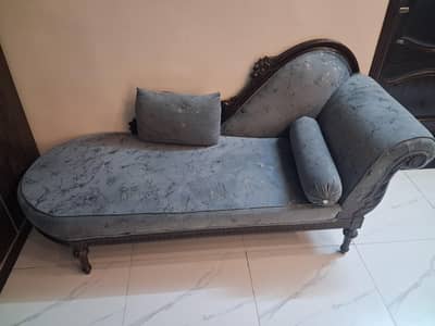 Beautiful Luxury Royal Diwan Sofa | Grey Velvet | Excellent Condition