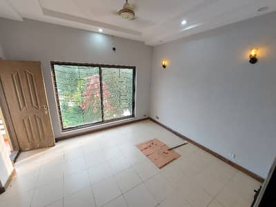 ORIGNAL PICTURES Ideal Location With Servent Q