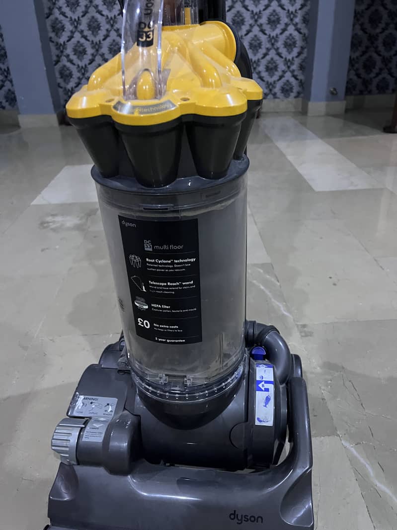 Dyson DC33 2