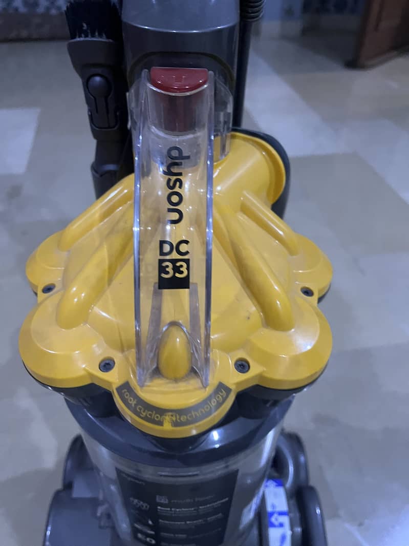 Dyson DC33 3