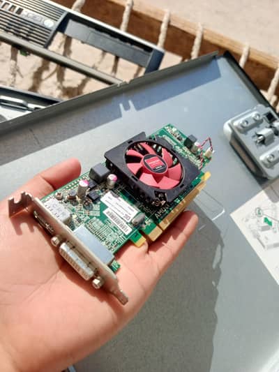 AMD Radeon HD 7000 Series 1GB