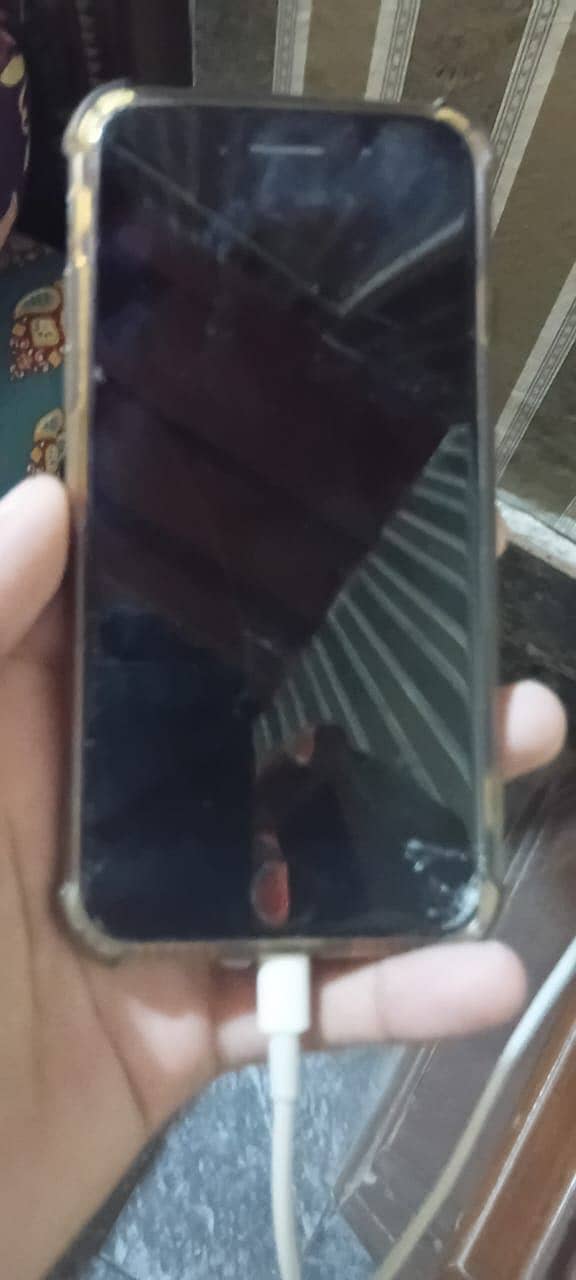 Apple iPhone 8 1
