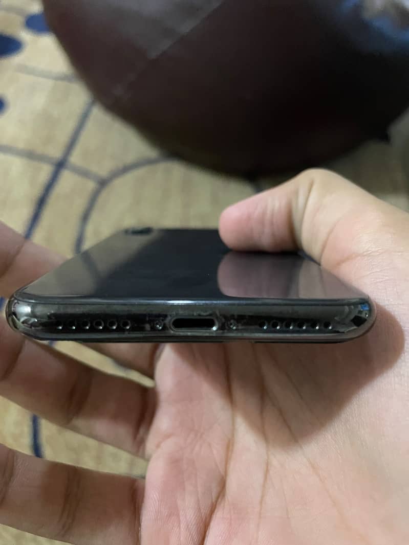Apple iPhone X 4