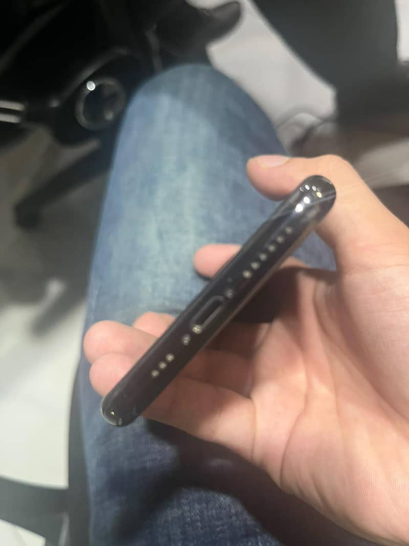 Apple iPhone 11 Pro 2