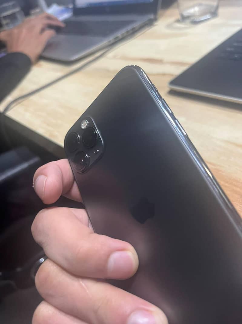 Apple iPhone 11 Pro 4