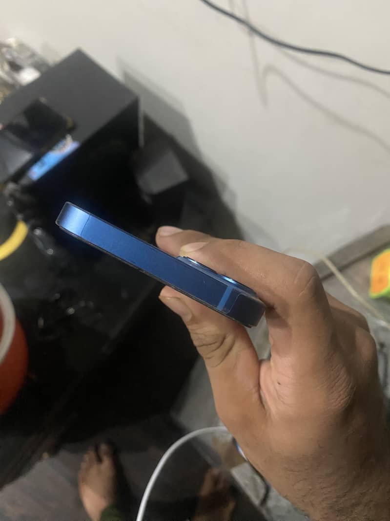 Apple iPhone 13 2