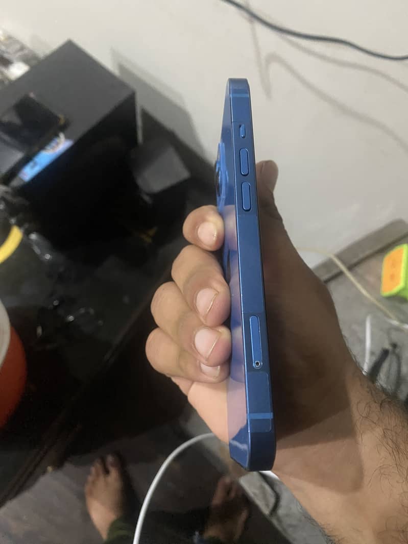 Apple iPhone 13 4