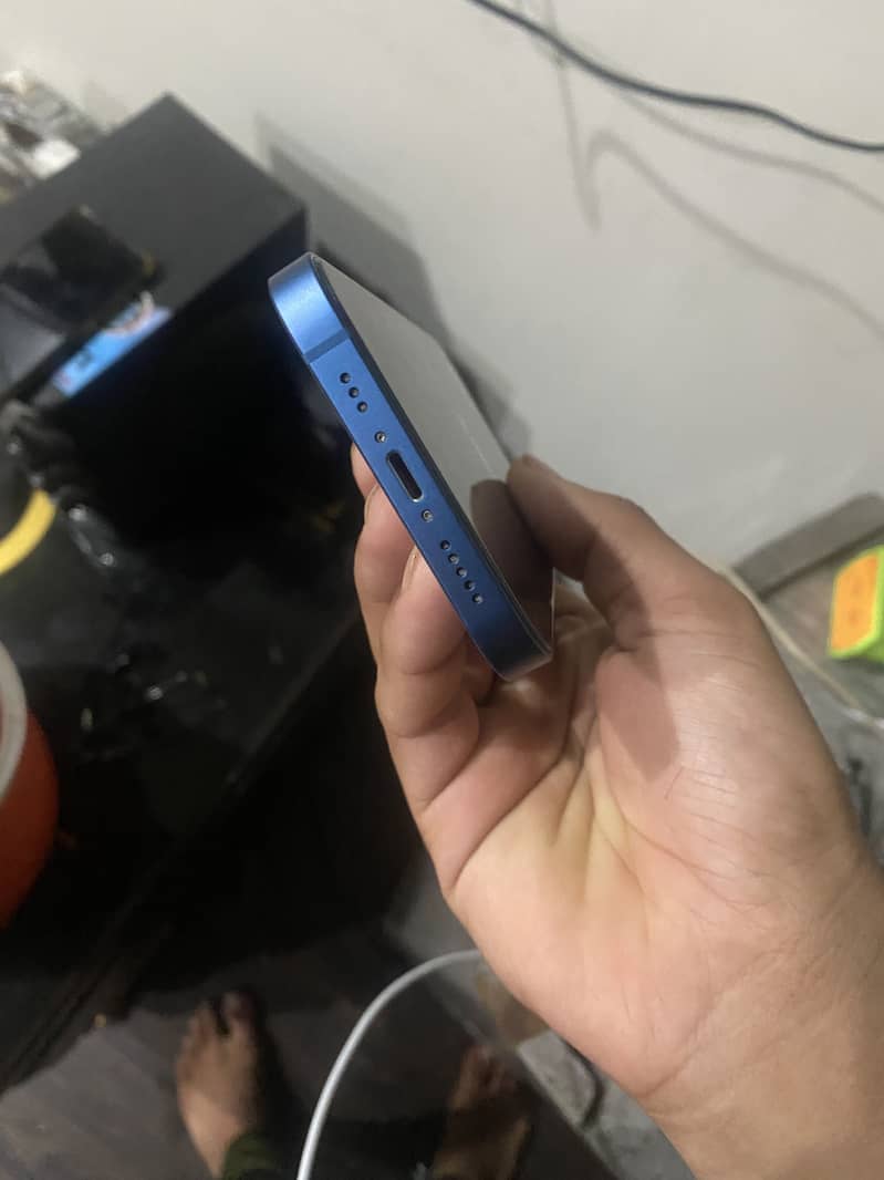 Apple iPhone 13 7