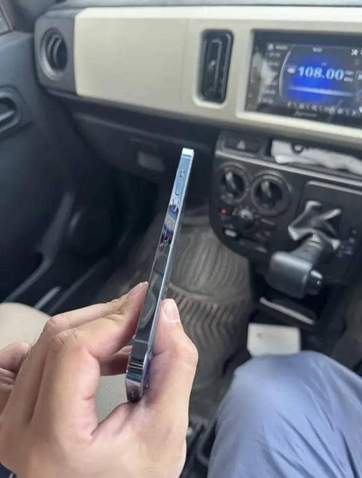 Apple iPhone 13 Pro 2