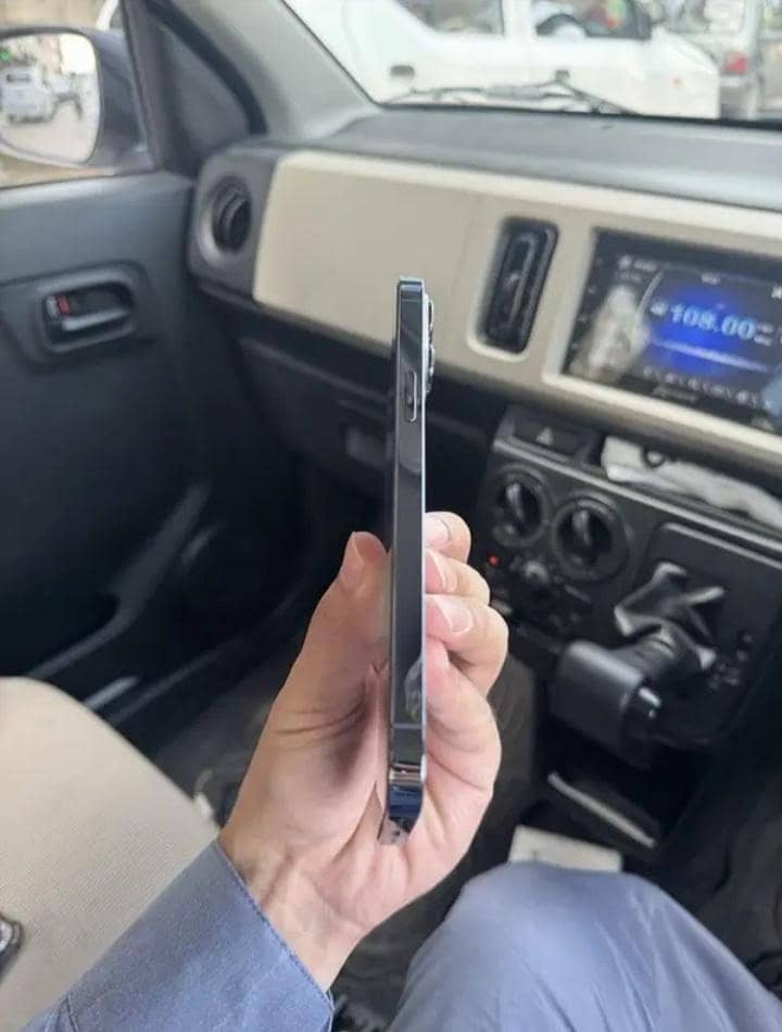 Apple iPhone 13 Pro 4