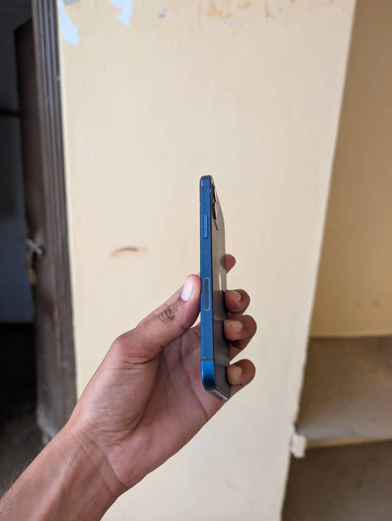 Apple iPhone 12 2