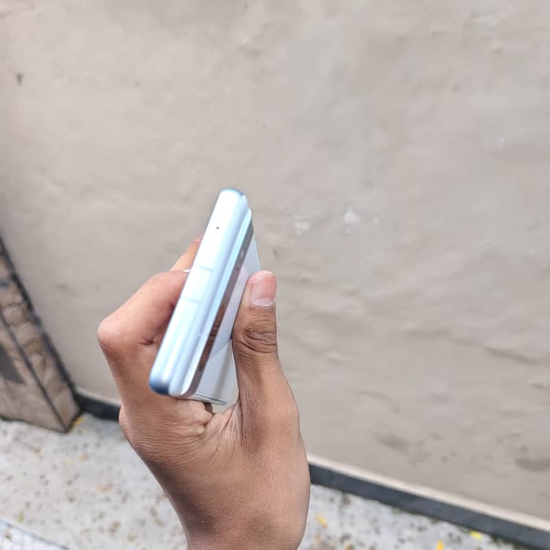Google Pixel 7a 5