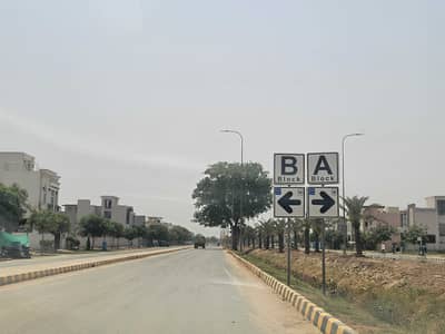 5 Marls 32.50 sqft excess corner plot in 9 Town-Sector -A