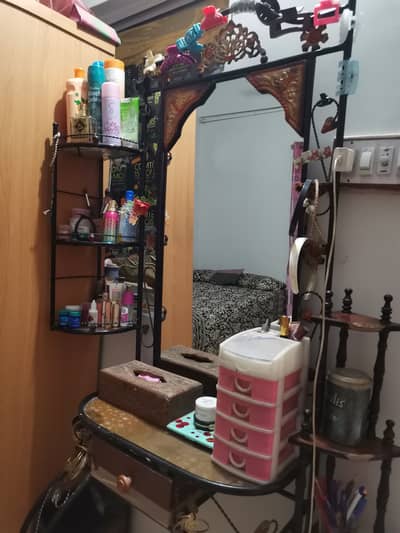 Dressing Table with Large Mirror & Side Shelves – Good Condition