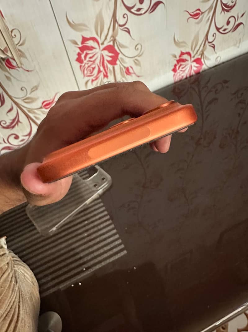 Apple iPhone 17 Pro Max 4