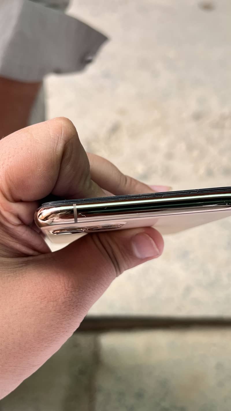 Apple iPhone 11 Pro Max 3