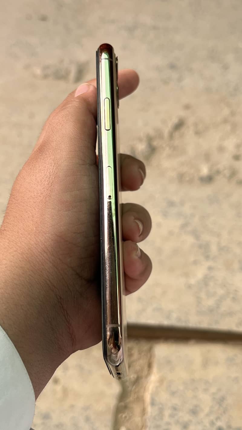 Apple iPhone 11 Pro Max 6