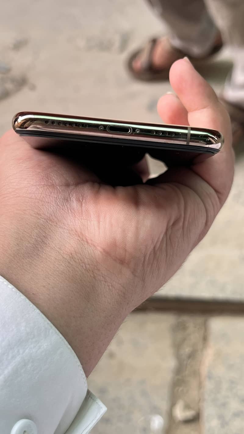 Apple iPhone 11 Pro Max 7