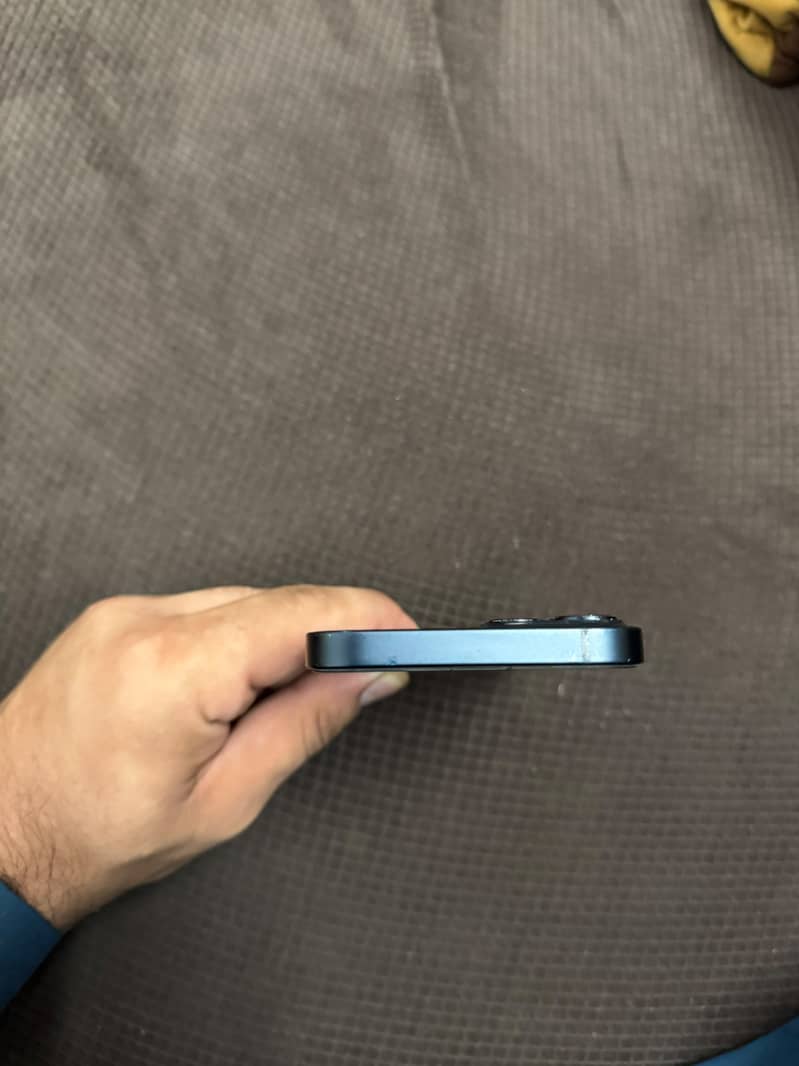 Apple iPhone 13 2