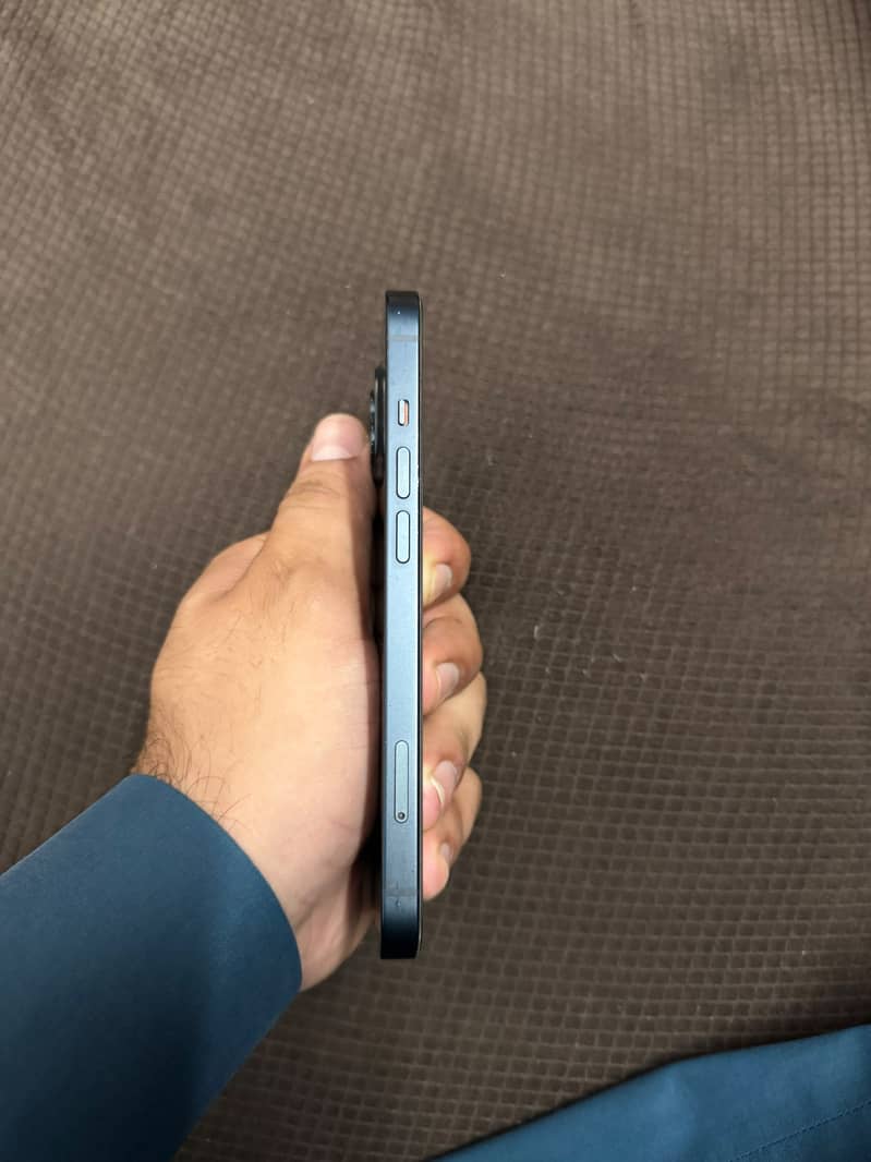 Apple iPhone 13 6