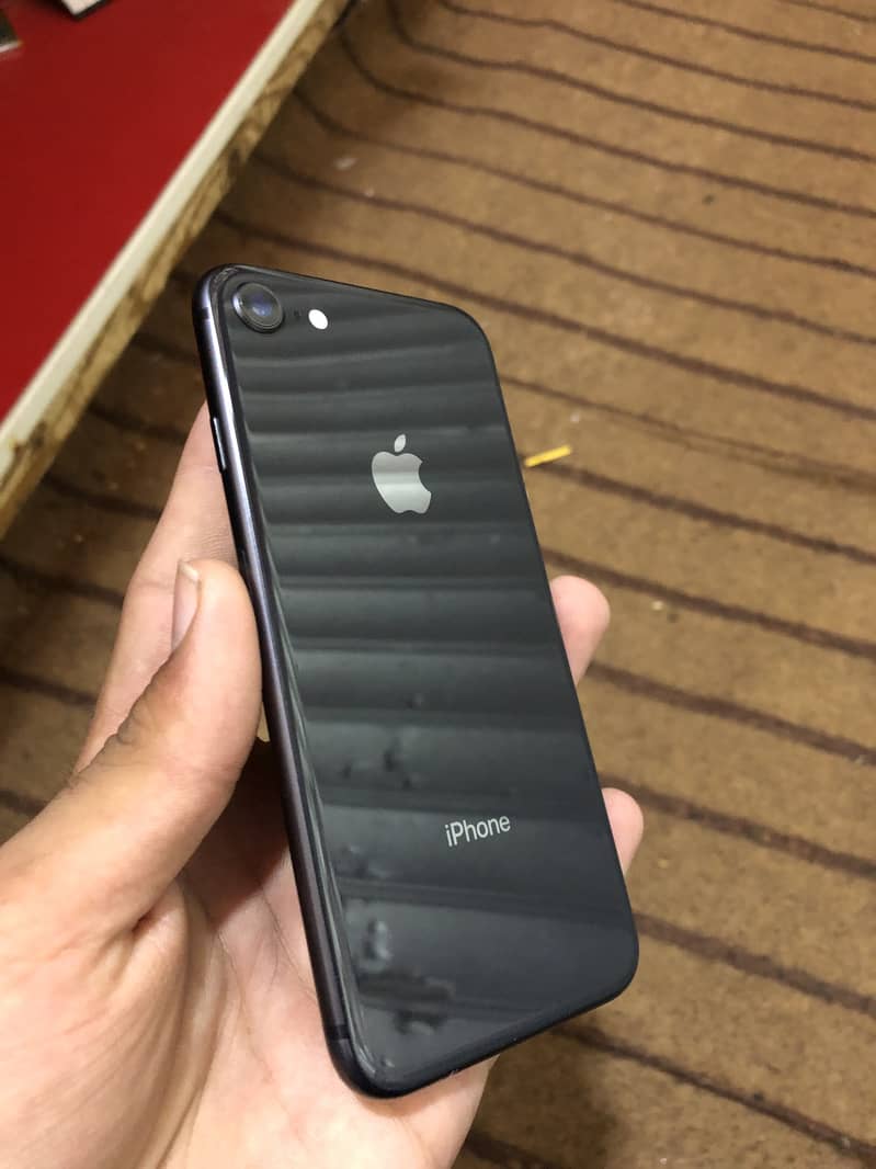 Apple iPhone 8 1