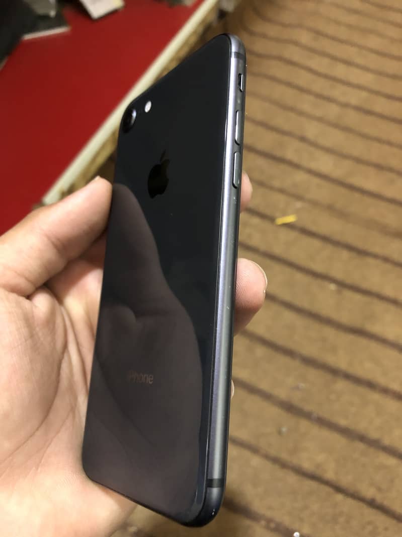 Apple iPhone 8 3