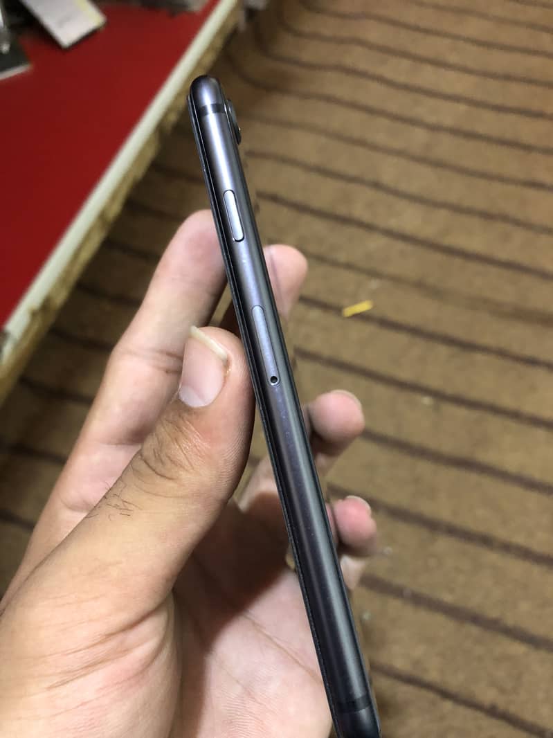 Apple iPhone 8 4