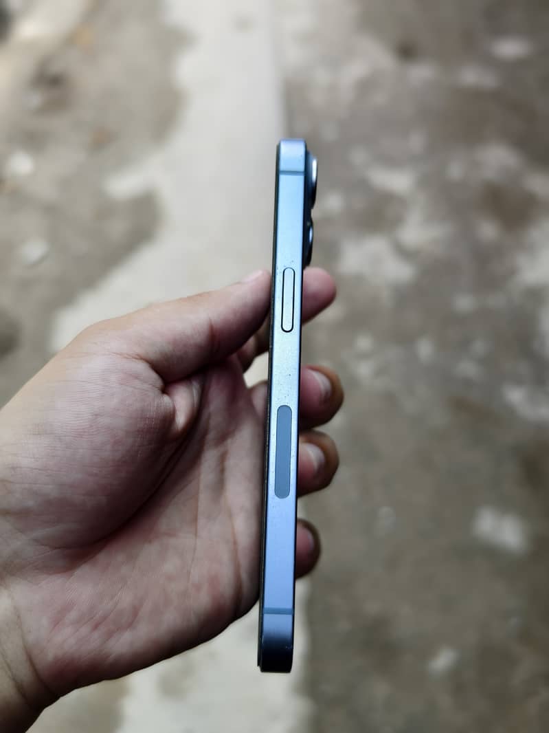 Apple iPhone 14 3
