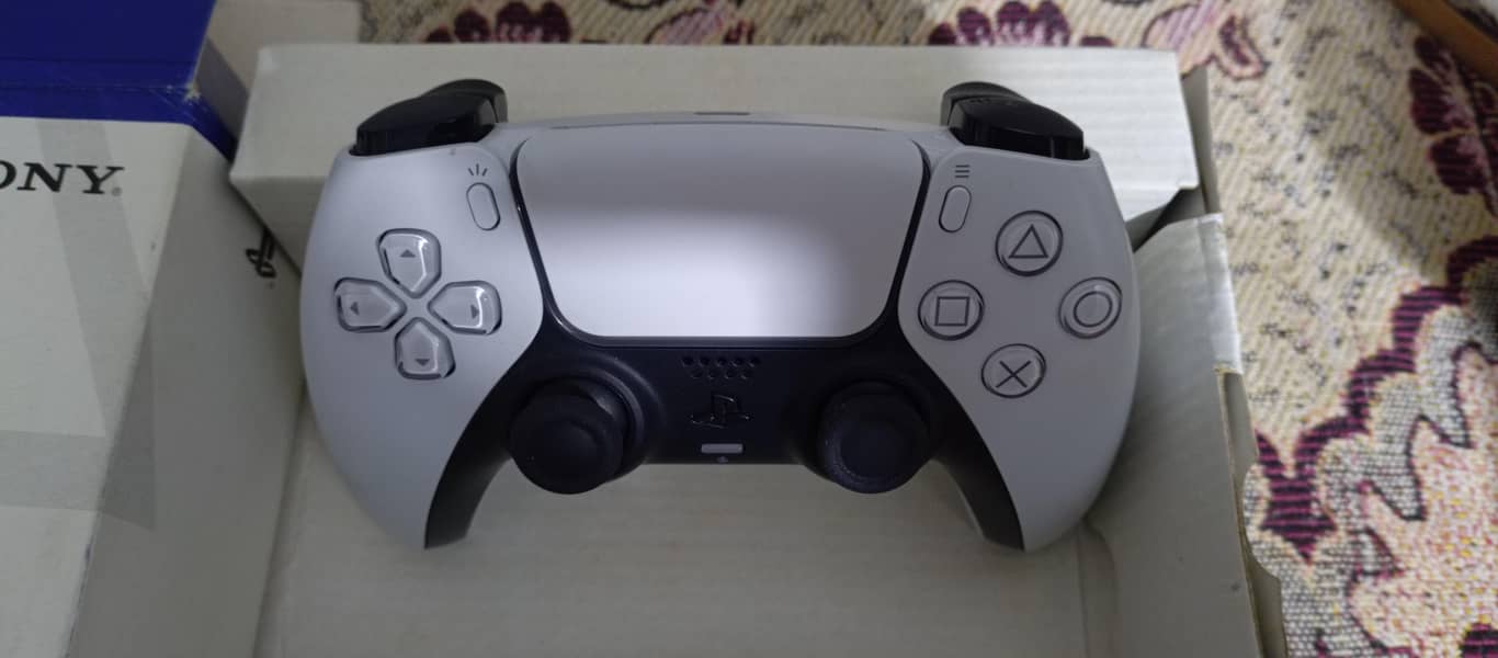 PS5 CONTROLLER ONE MONTH USED(READ DESCRIPTION BEFORE CONTACTING) 3