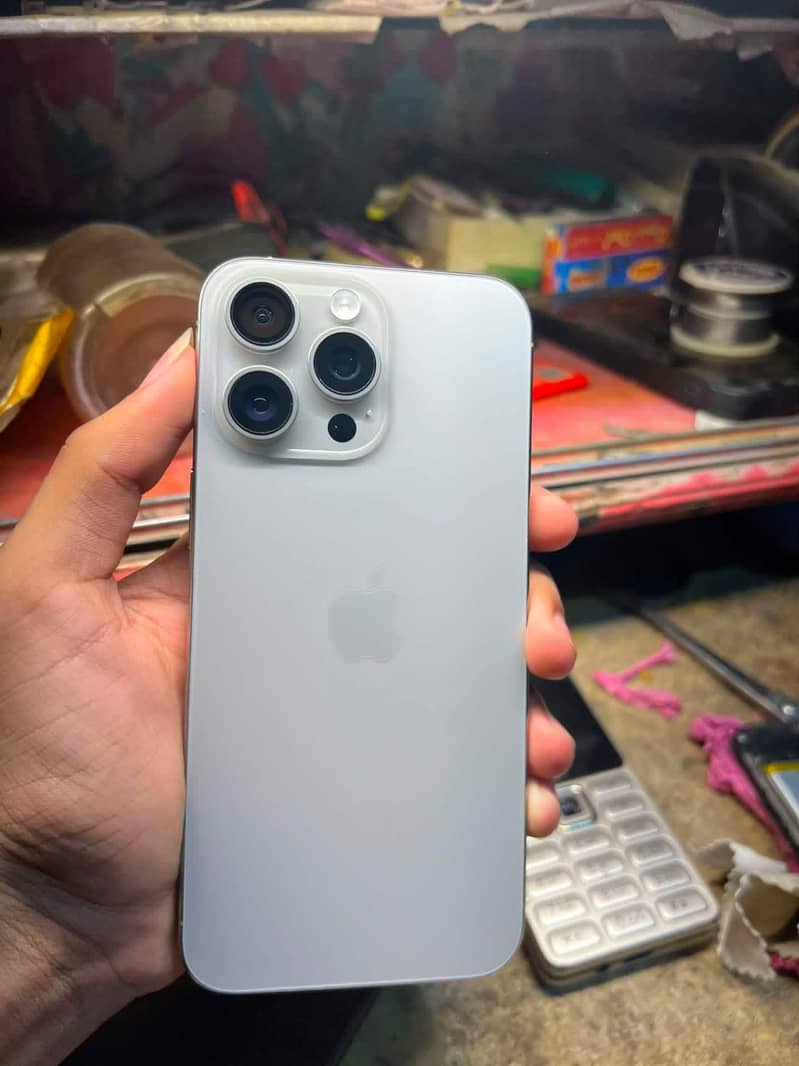 Apple iPhone 15 Pro Max 0