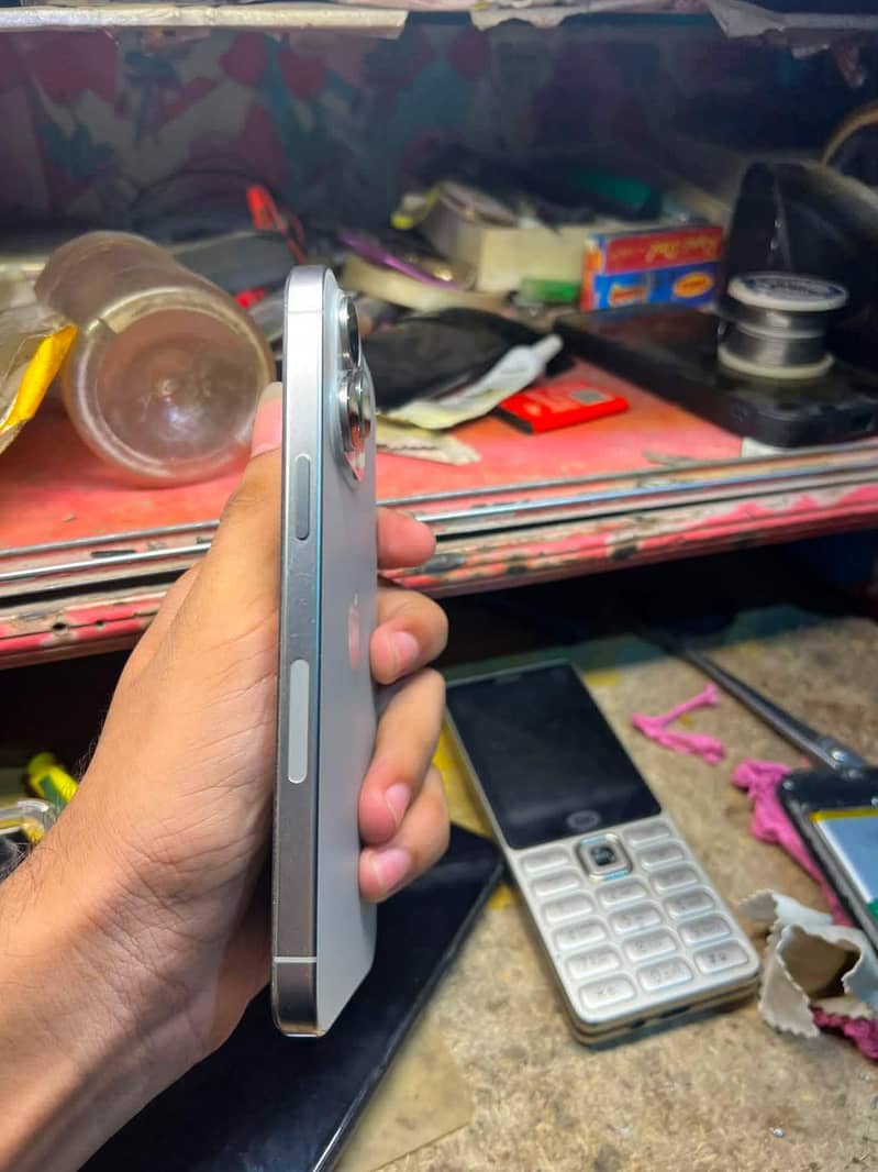 Apple iPhone 15 Pro Max 2