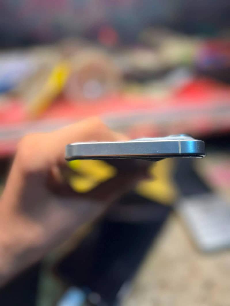 Apple iPhone 15 Pro Max 4