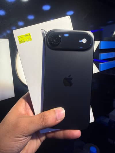 Apple iPhone 17 Air 256GB 100 battery Health Non PTA 10/10 with Box