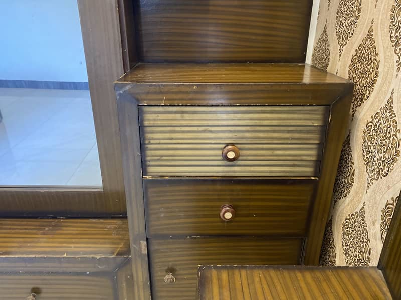 King size bed / side table/ dressing table 3