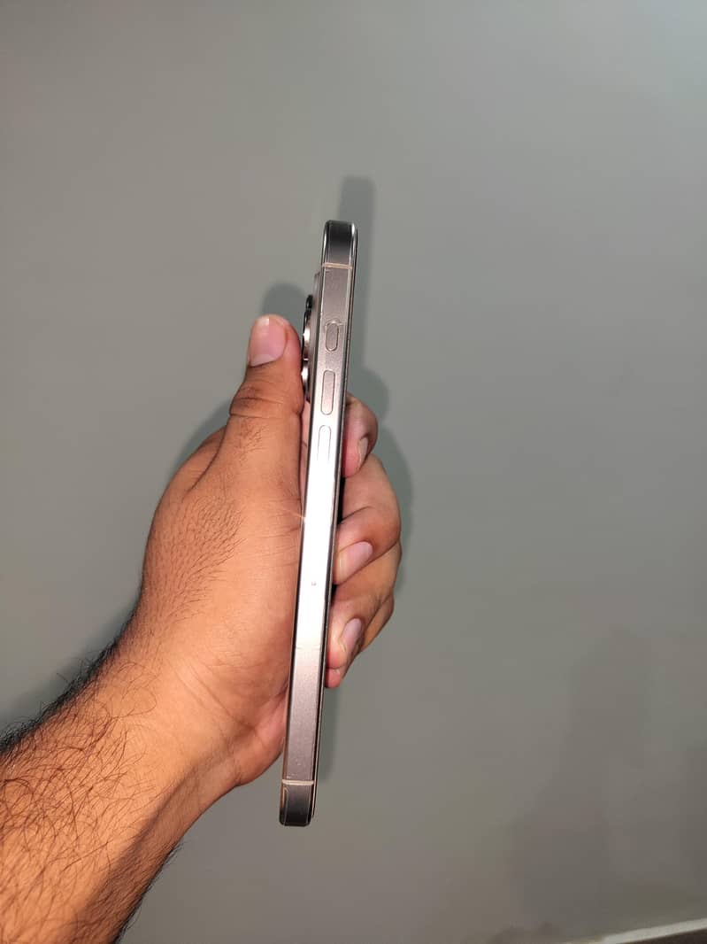 Apple iPhone 16 Pro Max 3