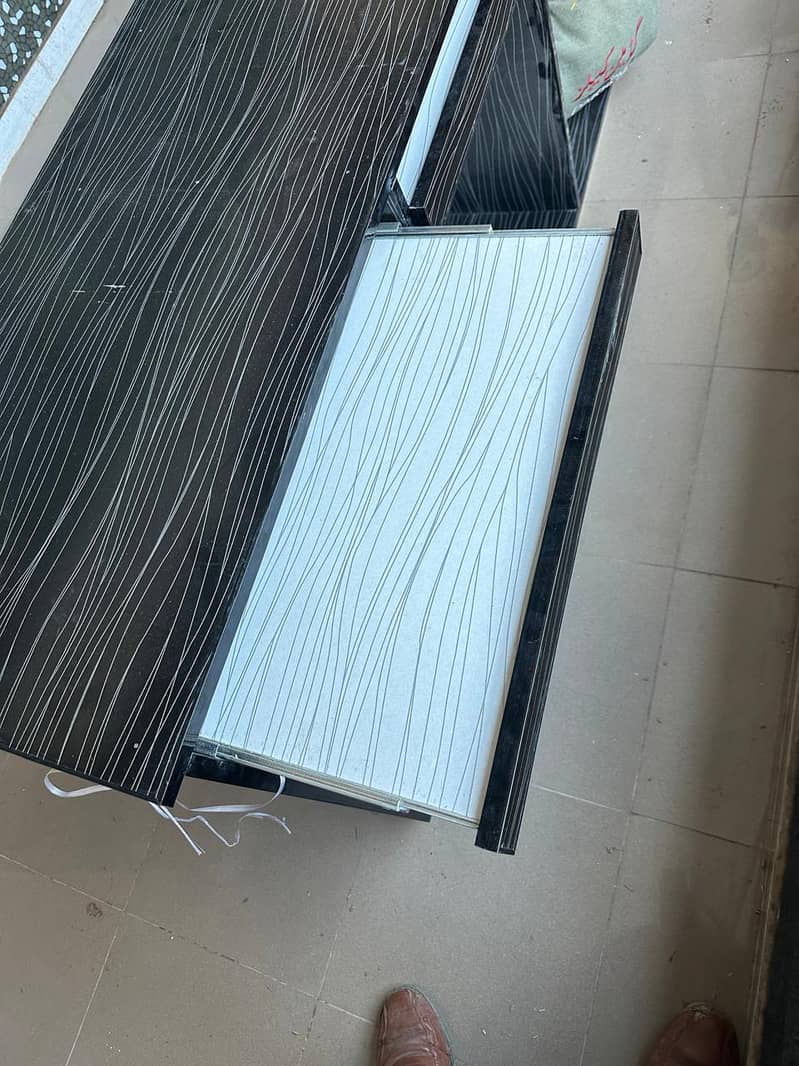 Computer table for sell 1