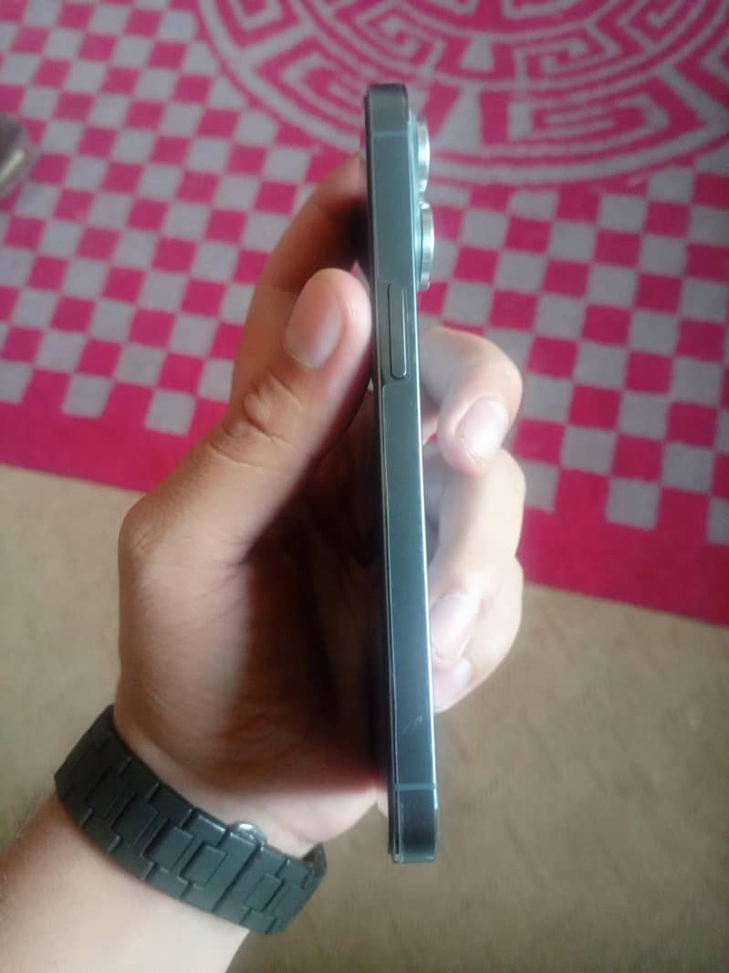 Apple iPhone 13 Pro 3