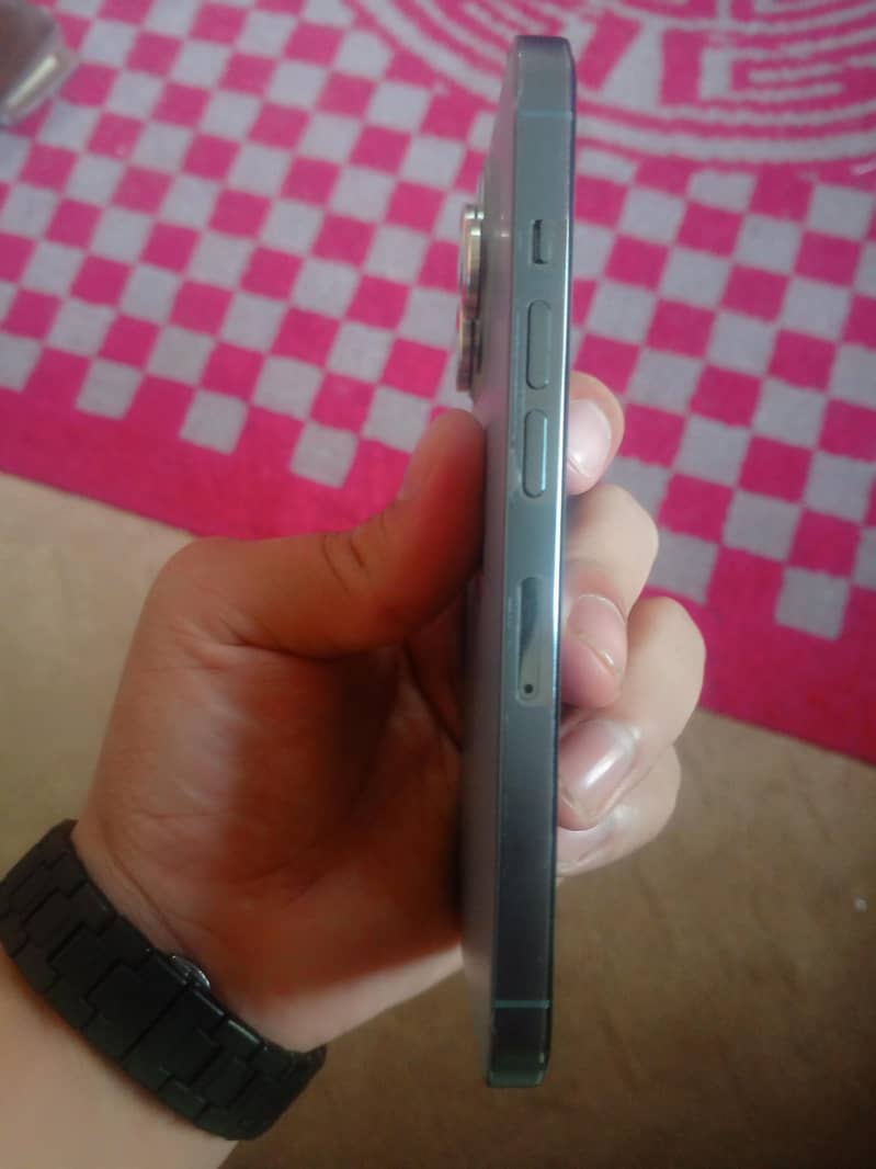 Apple iPhone 13 Pro 4