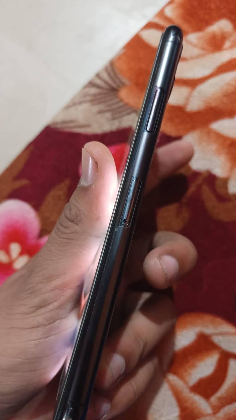 Apple iPhone 11 Pro Max 1
